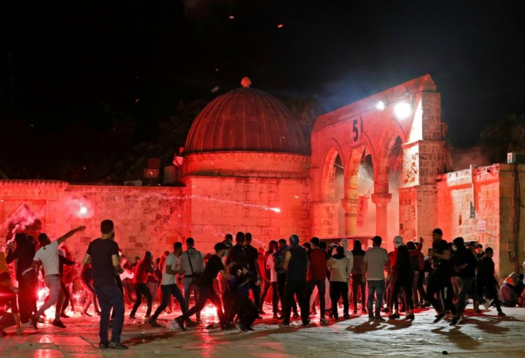ما لا يقلّ عن 169 جريحاً في القدس في صدامات بين الشرطة الإسرائيلية وفلسطينيين