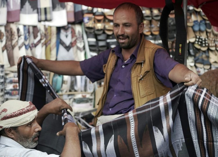 مدينة مأرب تتحضر لاستقبال عيد الفطر على وقع التصعيد