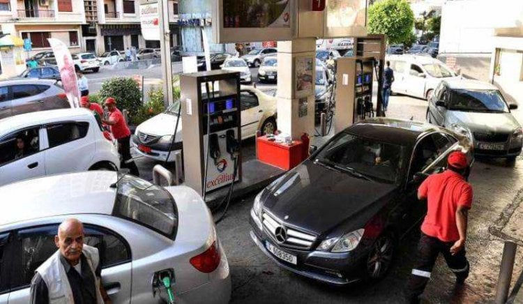 زحمة سير امام محطات المحروقات في قضاء حاصبيا