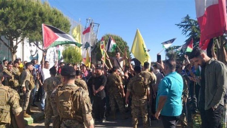 تدافع بين المتظاهرين والقوى الأمنية عند بوابة فاطمة