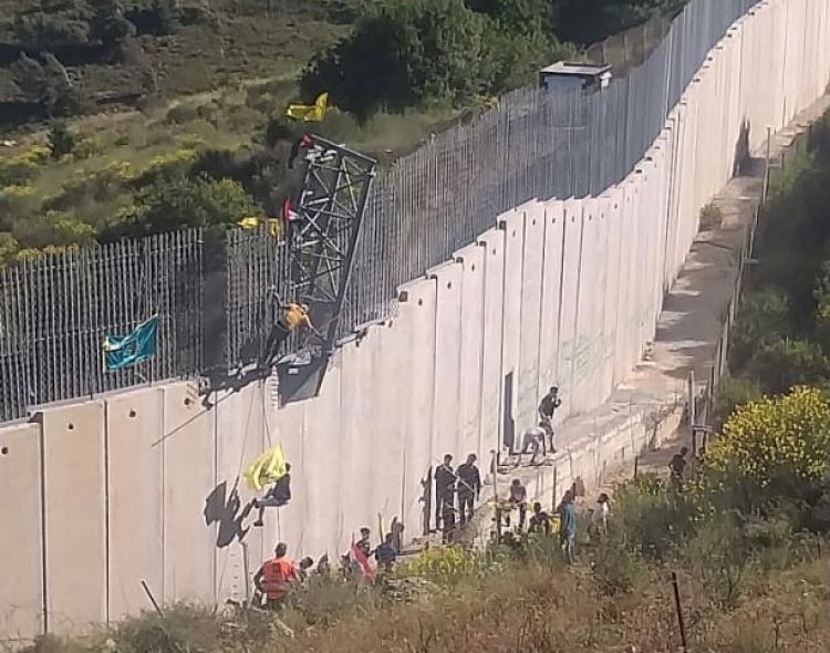 قنابل مسيلة للدموع على المحتشدين للاحتفال بعيد التحرير في العديسة