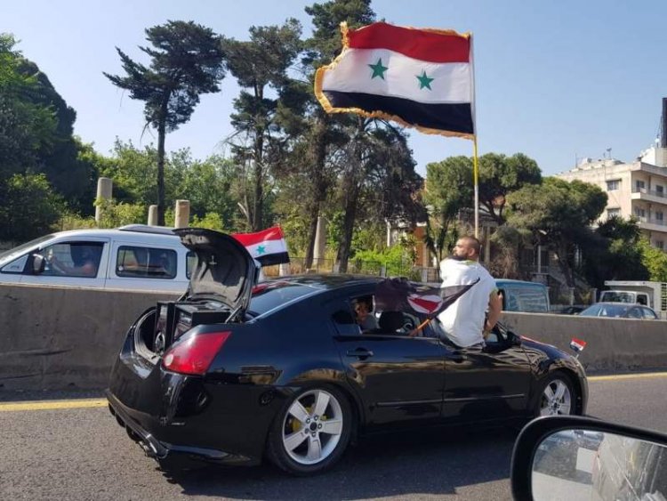سوريون توجهوا من الهرمل بحافلات وفانات للمشاركة في العملية الانتخابية في سفارة بلادهم