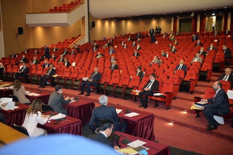 عصا الانتخابات تقرّ البطاقة التمويلية بموالاة تامة!