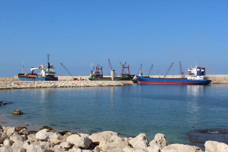 انفجار قذيفة بين مواد الخردة في محيط مرفأ صيدا الجديد