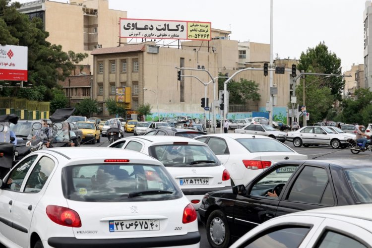 إيران تبدأ جدولة انقطاعات في التيار الكهربائي مع زيادة الاستهلاك