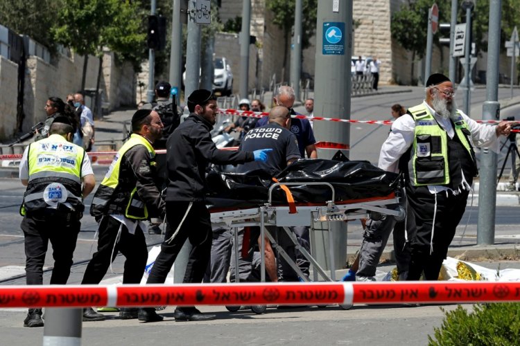 اصابة شخصين بعملية طعن في القدس ومقتل المنفذ