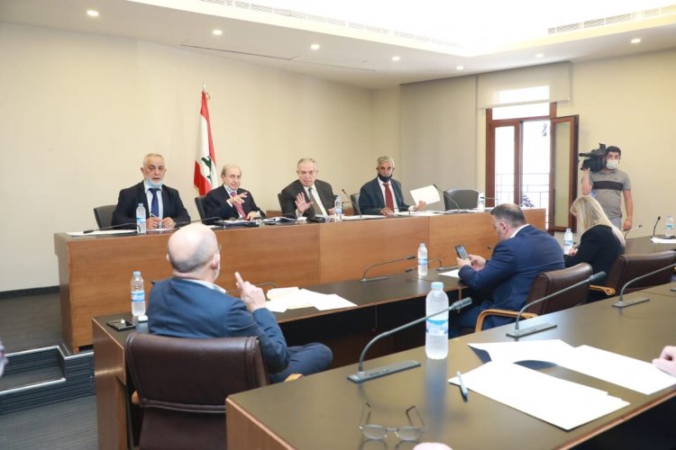 اقتراح تمديد العمل بأحكام قانون تحويل لوحات الاوتوبيسات العمومية للوحات صغيرة