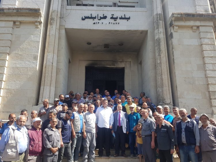 وقفة لعمال بلدية طرابلس تأييدا لدعوة الاتحاد العمالي واحتجاجا على تردي الأوضاع