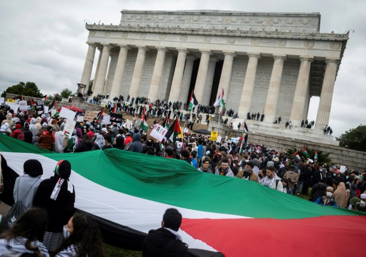 أكثر من ألف شخص يشاركون في تجمع مؤيد للفلسطينيين بواشنطن