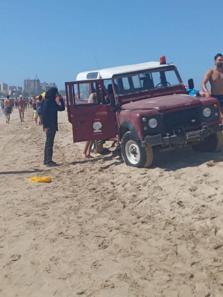 انقاذ ٤ مواطنين من الغرق مقابل شاطىء صور