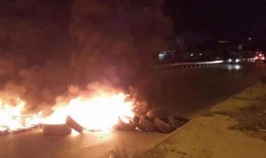 اشعال النيران بالاطارات عند تقاطع ايليا فجرا