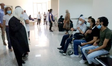 الحريري تابعت الماراتون في مستشفيي صيدا: السباق مع الفيروس مستمر