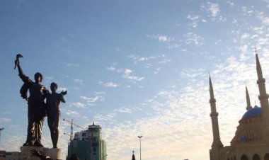 تظاهرة من أمام المتحف إلى ساحة الشهداء طالبت بوقف الانهيار وبحكومة اختصاصيين