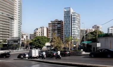 بالصور: قذائف صاروخية قديمة العهد في شارع بني معروف - بيروت