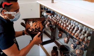 إيطاليا تستعيد من ثري بلجيكي كنزاً من القطع الأثرية