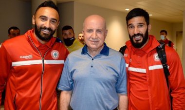 استقبال رسمي وجماهيري لمنتخب لبنان لكرة القدم في مطار بيروت