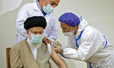 خامنئي يتلقى لقاحا مضادا لكوفيد صنع بالكامل في ايران