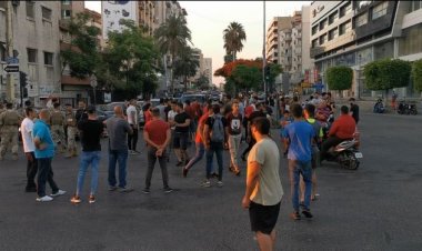 محتجون قطعوا طريق عام عبرا