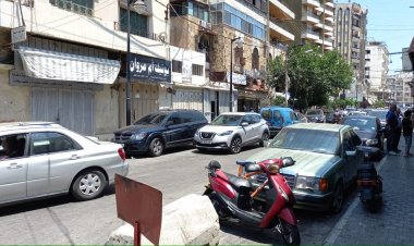 احتجاجات وقطع طرقات... وتجار طرابلس وصيدا يغلقون أبوابهم