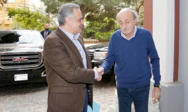 وصول جنبلاط ووهاب الى دارة ارسلان في خلدة