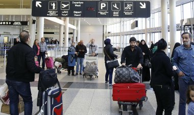 لبنان.. المغتربون العائدون يهدون ذويهم الأدوية وحليب الأطفال