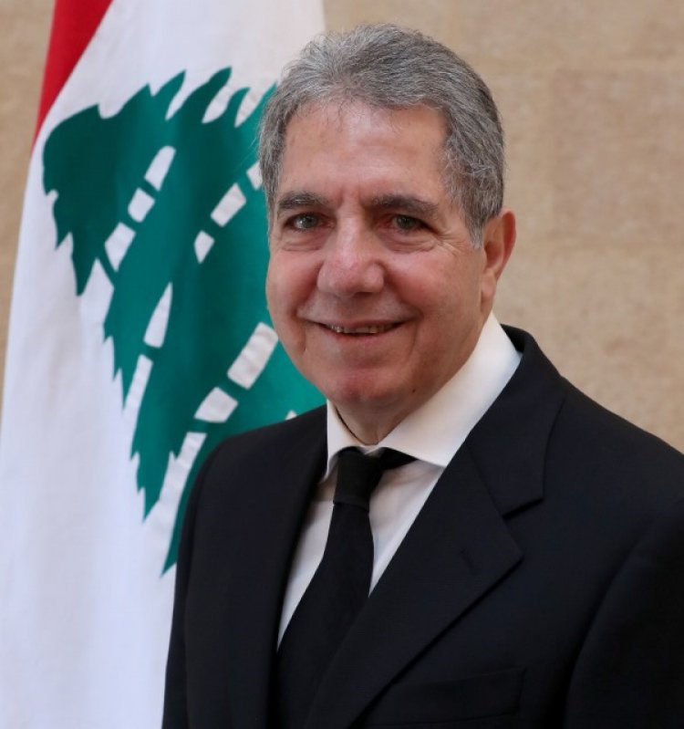 وزير المالية وقع قرارين حول تمديد المهل