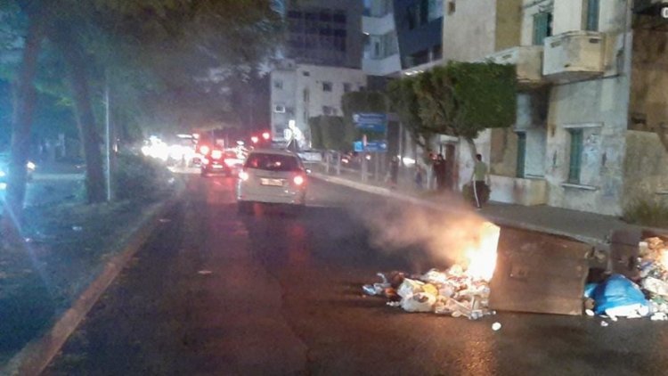 قطع الطريق عند تقاطع ايليا في صيدا احتجاجا على ارتفاع سعر الدولار