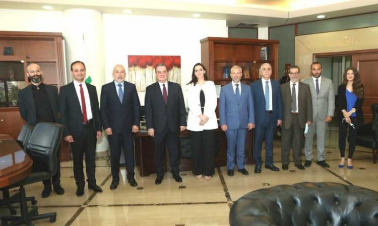 وفد القوات زار رئيسة  الحكمة مهنئا: على الدولة ايجاد حلول لتخطي الازمات