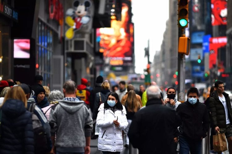 رفع آخر قيود احتواء كورونا في ولاية نيويورك بعد تخطي نسبة البالغين الملقّحين 70 بالمئة