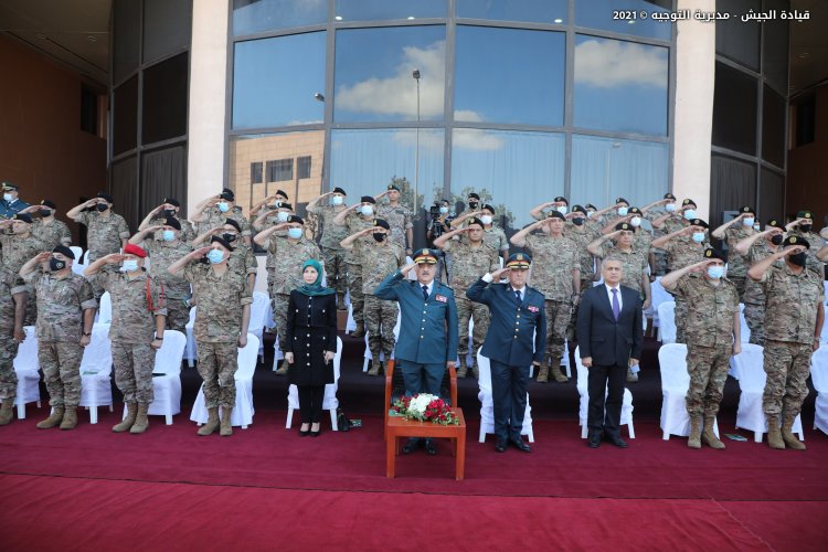 بالصور: تخريج دورة الأركان الخامسة والثلاثين في كلية فؤاد شهاب للقيادة والأركان