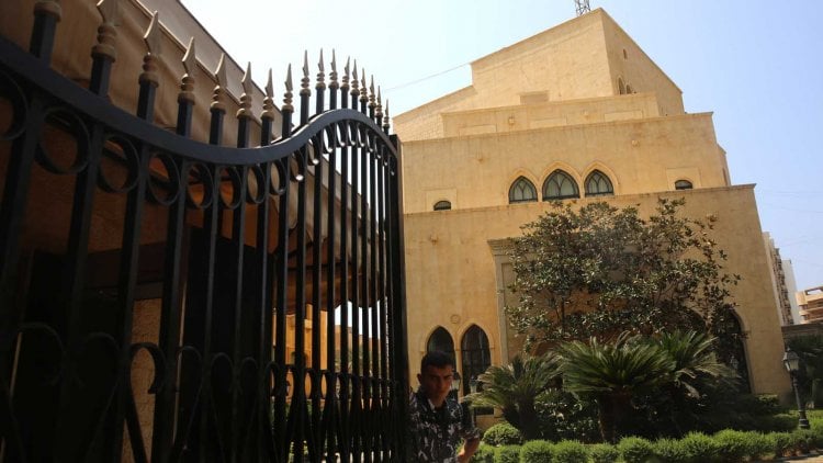 بري استقبل وزير الخارجية الايراني