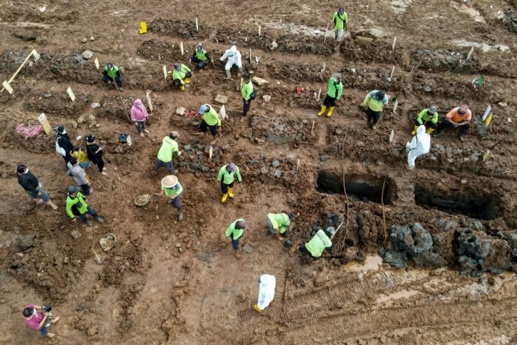 إندونيسيا تتخطى عتبة مليوني إصابة بكوفيد-19 مع تسارع تفشي الجائحة على أراضيها