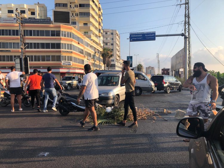 احتجاجات وقطع للطرقات في مختلف المناطق اللبنانية