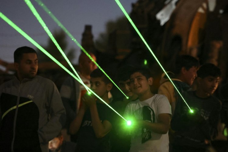 سكان قرية فلسطينية يبتكرون أساليب إزعاج وضغط لدفع مستوطنين الى الرحيل