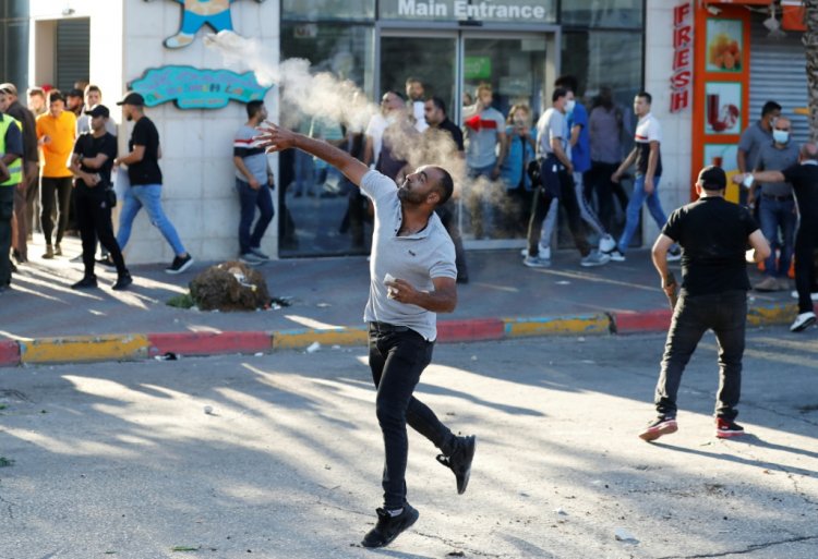 مواجهات بين متظاهرين وقوات أمن فلسطينية في رام الله