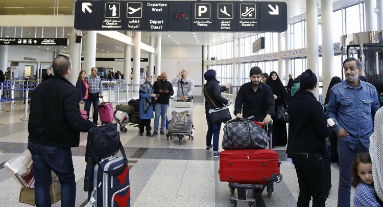 لبنان.. المغتربون العائدون يهدون ذويهم الأدوية وحليب الأطفال