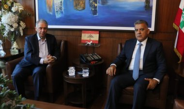 دبور سلم ابراهيم باسم الرئيس عباس وثيقة مواطنة الشرف الفلسطينية