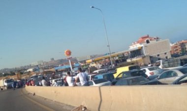 قطع طريق الجنوب عند أوتوستراد الدامور بالاتجاهين