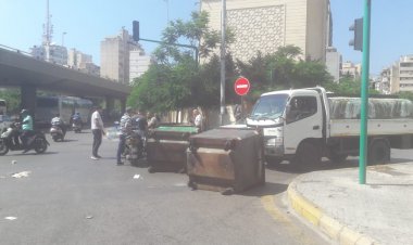 محتجون قطعوا طريق الكولا لجهة كورنيش المزرعة