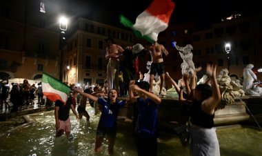 كأس أوروبا: إيطاليا تحتفل بتتويج أنساها مأساة "كوفيد-19"