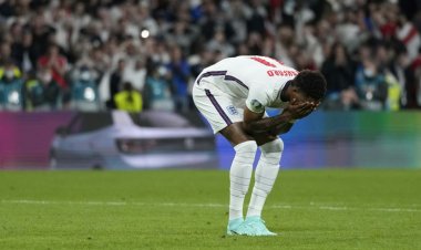 كأس أوروبا: جونسون في موقف حرج بسبب العنصرية وراشفورد "لن أعتذر عن هويتي"
