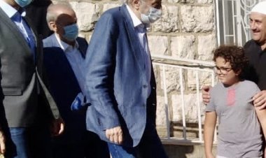 جنبلاط زار خلوتي القطالب وبعقلين: للتكافل وصون الجيش
