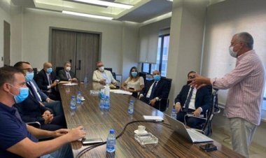 وزني ترأس اجتماعا تم خلاله تقديم عرض تفصيلي حول مناقصة السكانر