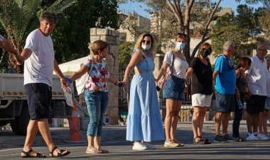 في مدينة فاروشا المهجورة.. قبارصة يونانيون وأتراك يتّحدون