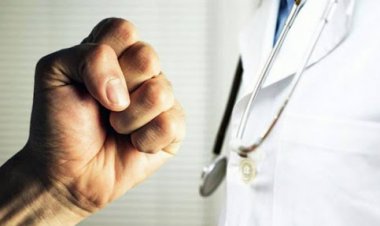 نقيب الاطباء يستنكر الاعتداءات ‏‏المتكررة على الجسم الطبي