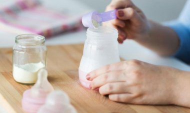 أزمة "حليب الأطفال" تقلق أميركا.. وطائرة عسكرية تتحرك