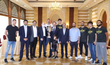 الحريري التقى وفدا من النادي الرياضي مثنيا على جهوده للحفاظ على صدارته