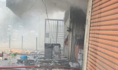 بالفيديو: حريق كبير في أحد المحال التجارية في منطقة الرحاب