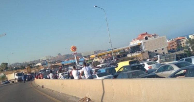 قطع طريق الجنوب عند أوتوستراد الدامور بالاتجاهين