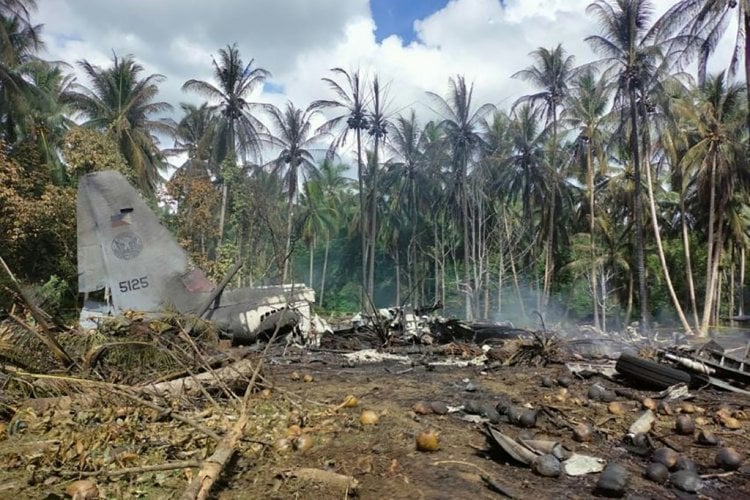 45 قتيلا في تحطّم طائرة عسكرية في الفيليبين